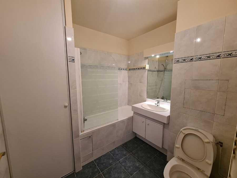 
                                                Location
                                                 Grand studio Paris 19ème