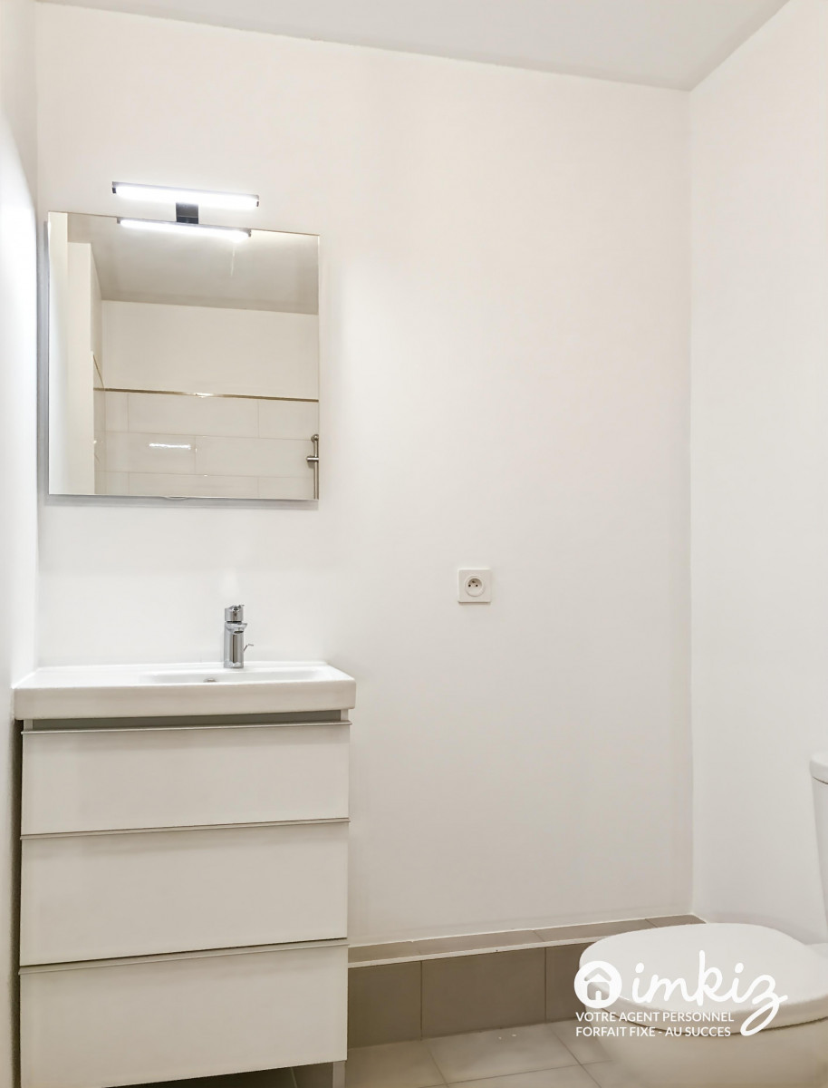 
                                                Vente
                                                 Grand studio Paris 20ème