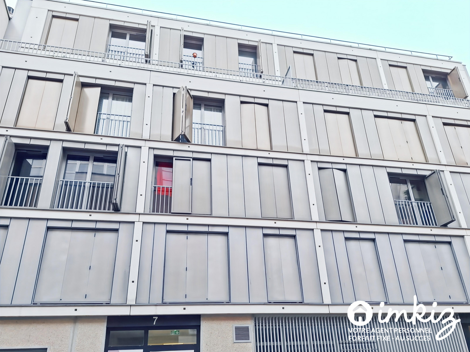 
                                                Vente
                                                 Grand studio Paris 20ème