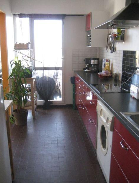 
                                                Location
                                                 Grand studio, parking, cave, balcon