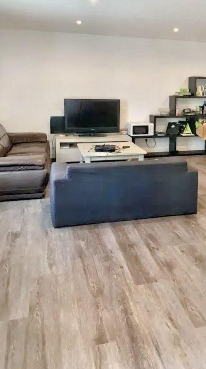 
                                                Location
                                                 Grand studio récent, idéal pour étudiant