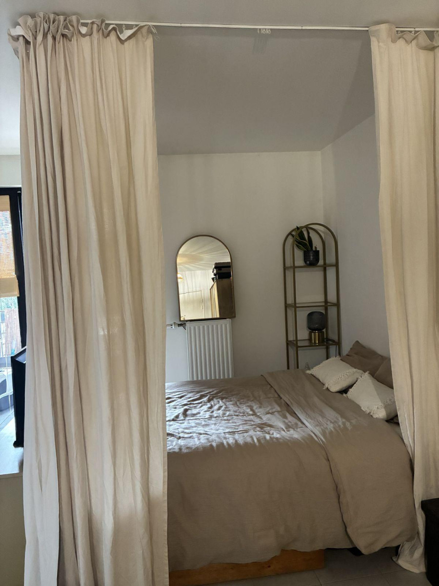 
                                                Location
                                                 Grand studio récent, lumineux, bien situé