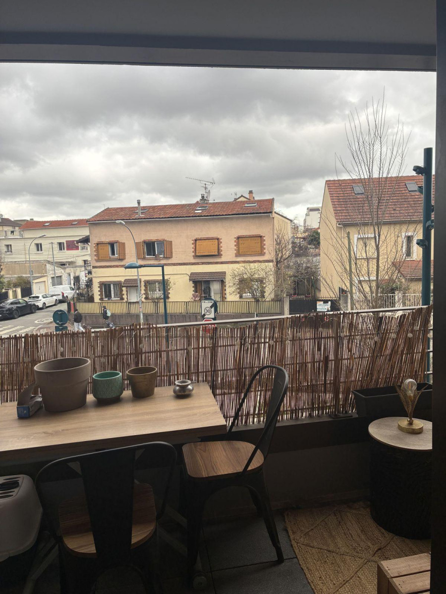 
                                                Location
                                                 Grand studio récent, lumineux, bien situé