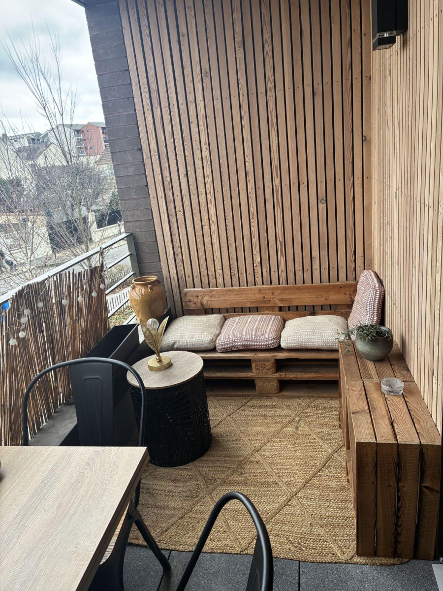 
                                                Location
                                                 Grand studio récent, lumineux, bien situé