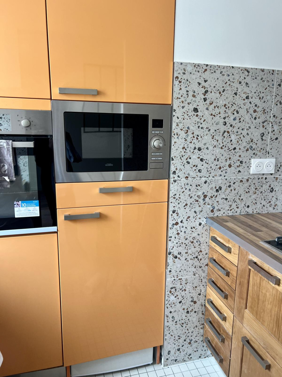 
                                                Location
                                                 Grand studio refait à neuf 18 ème résidentiel