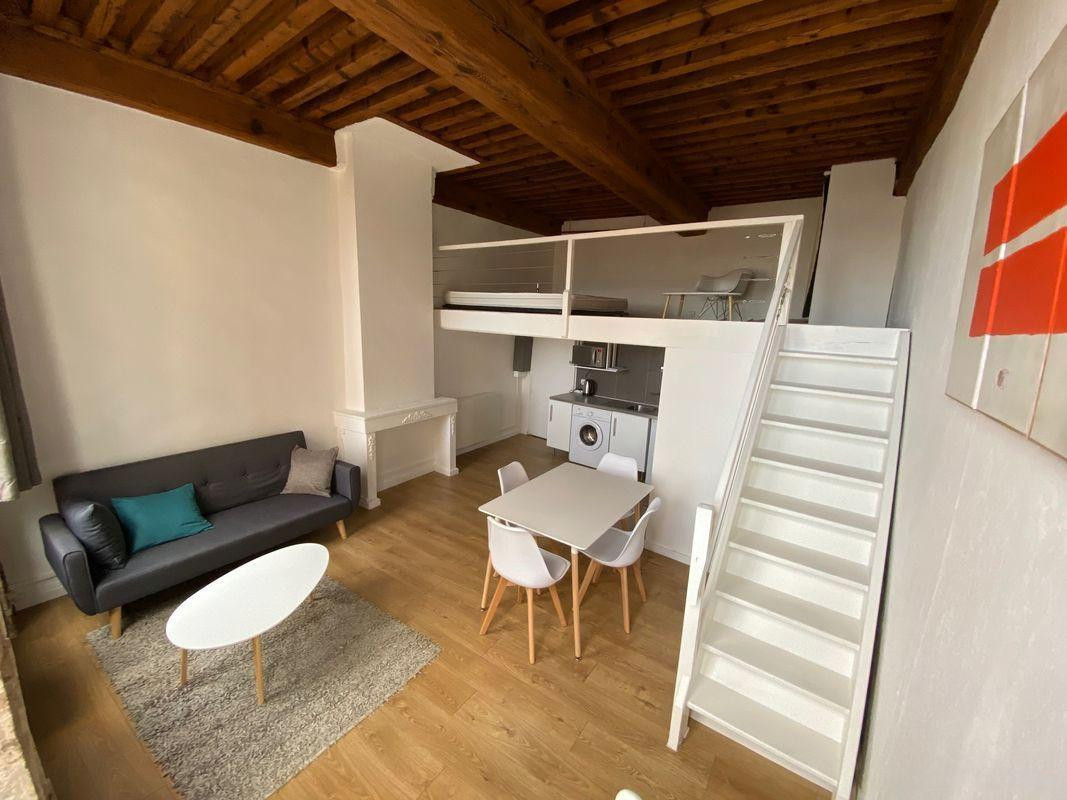 
                                                Location
                                                 Grand studio rénové 24m² +13m² en mezzanine