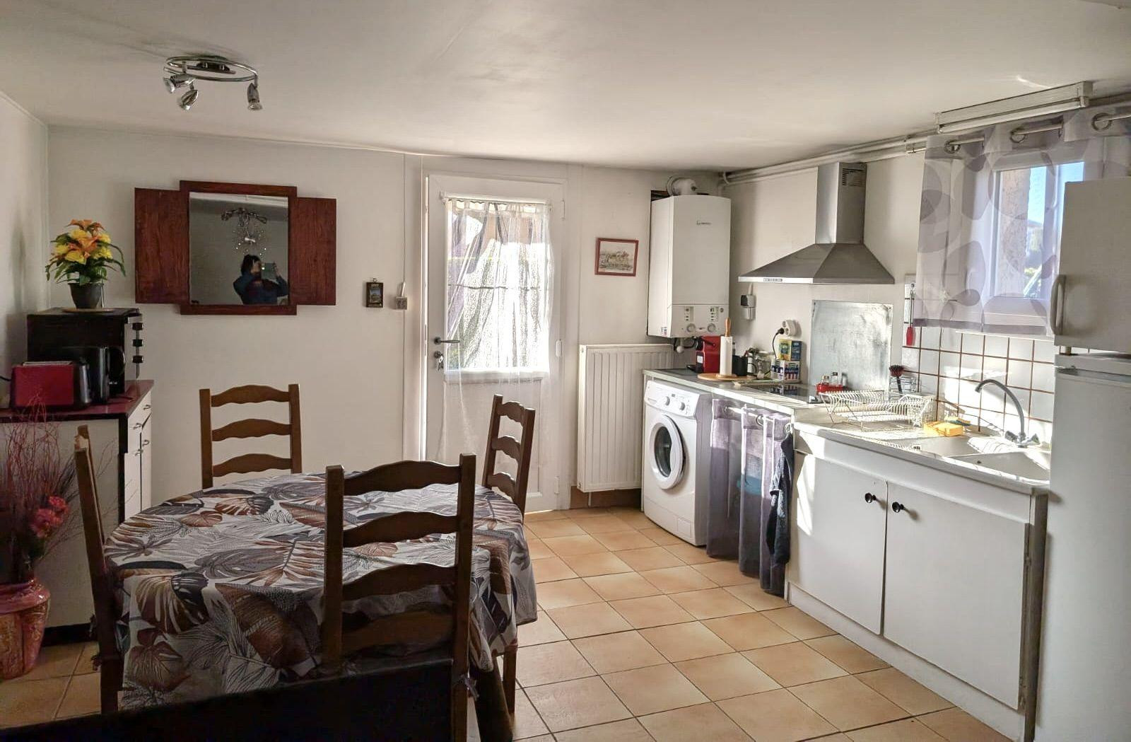 
                                                Location
                                                 GRAND STUDIO  Résidentiel, Jardin, Parkings ...