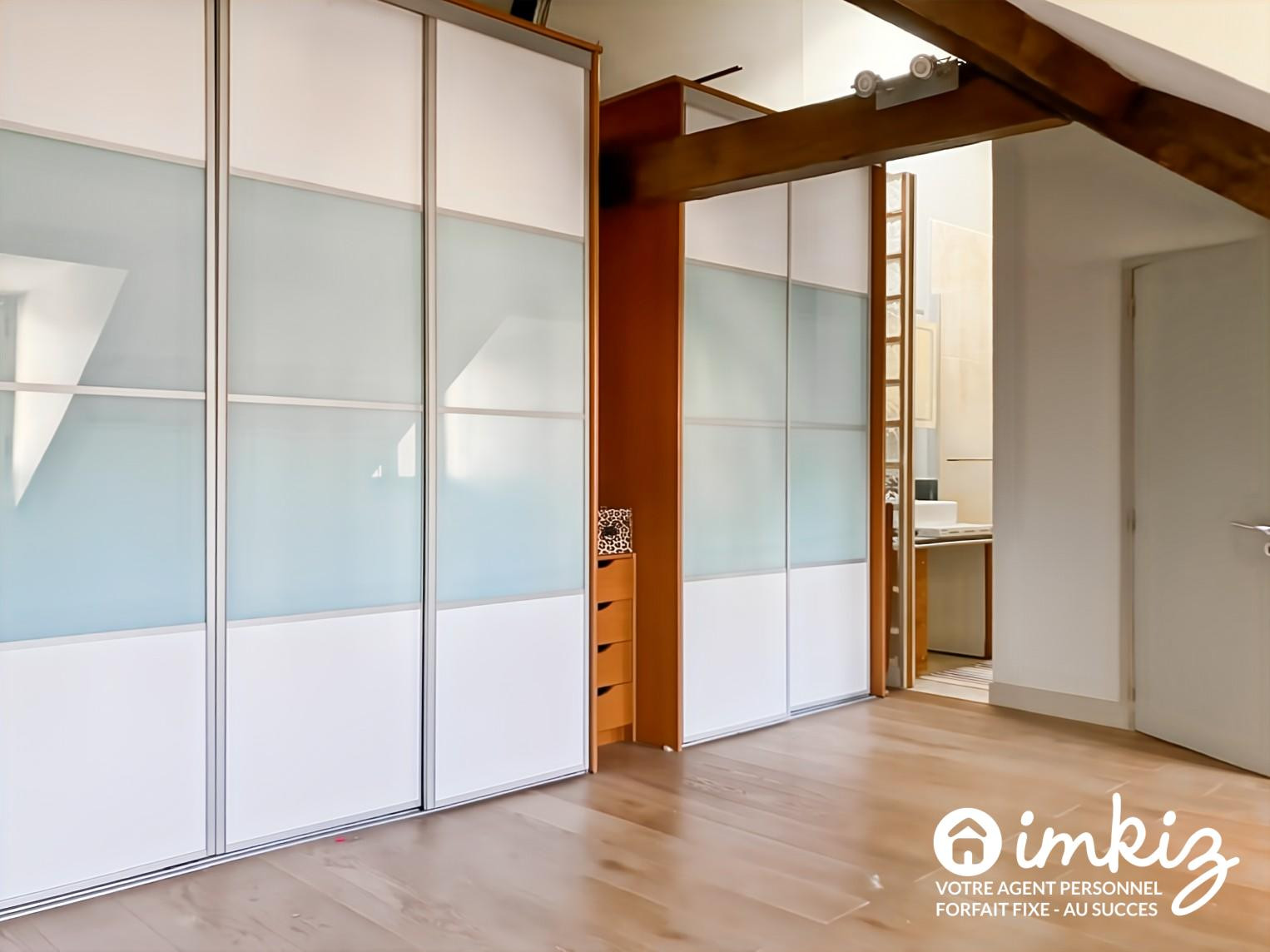 
                                                Vente
                                                 Grand studio sous les toits - Paris 3ème