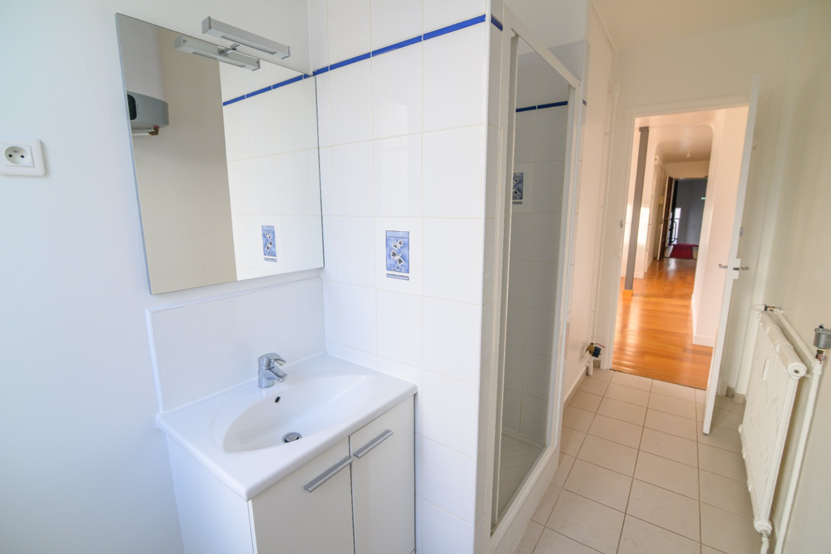 
                                                Vente
                                                 GRAND STUDIO SUR COUR