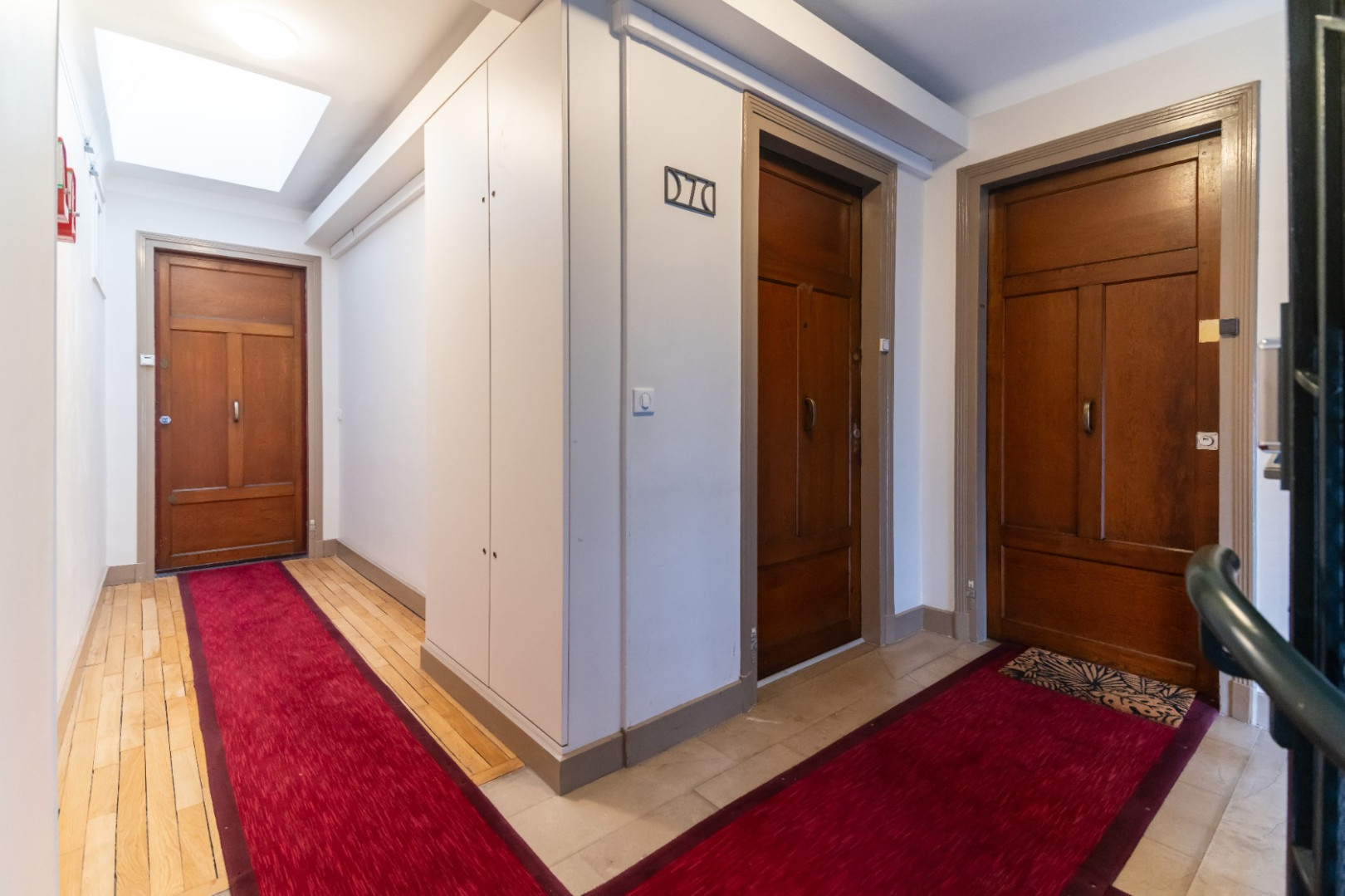 
                                                Vente
                                                 GRAND STUDIO SUR COUR