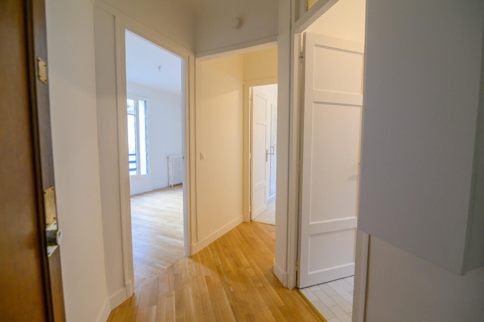 
                                                Vente
                                                 GRAND STUDIO SUR COUR