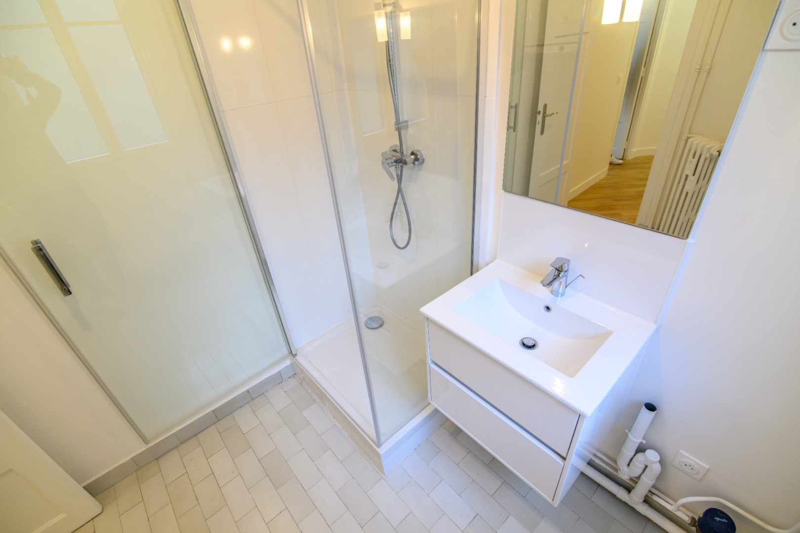 
                                                Vente
                                                 GRAND STUDIO SUR COUR