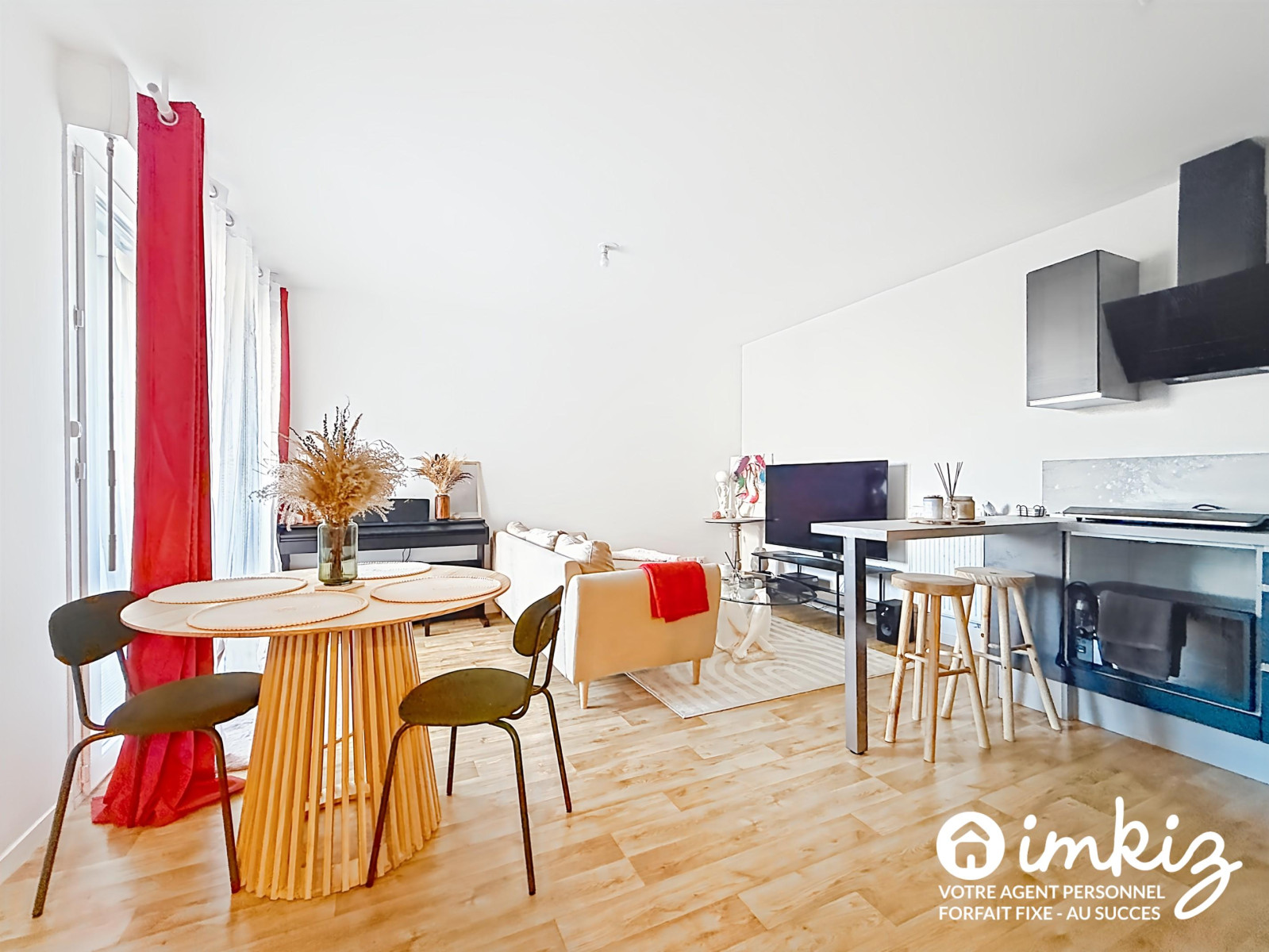 
                                                Vente
                                                 Grand studio / T2, balcon et parking privé