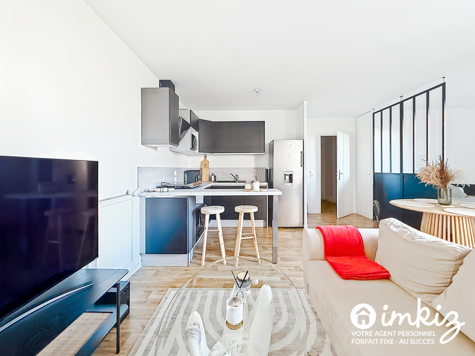
                                                Vente
                                                 Grand studio / T2, balcon et parking privé