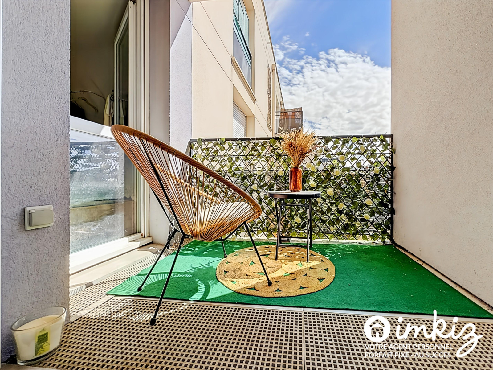 
                                                Vente
                                                 Grand studio / T2, balcon et parking privé