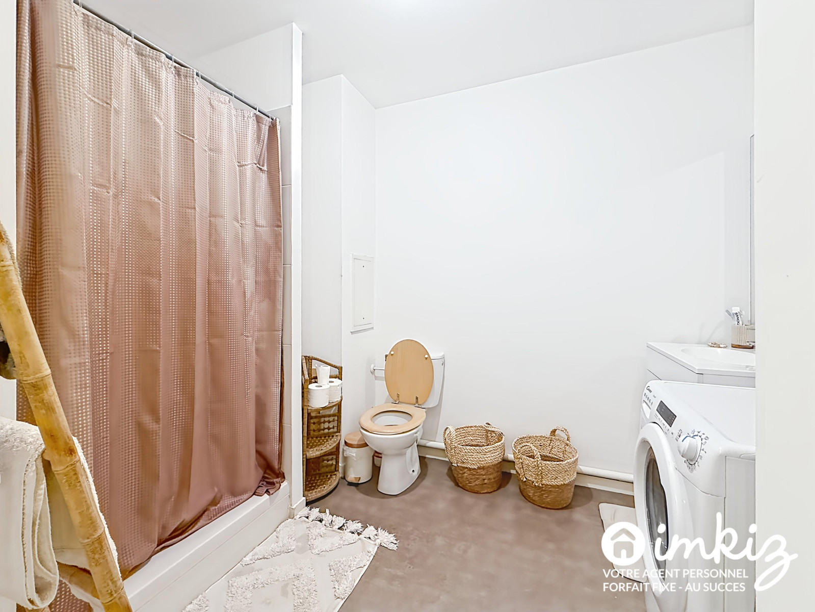 
                                                Vente
                                                 Grand studio / T2, balcon et parking privé