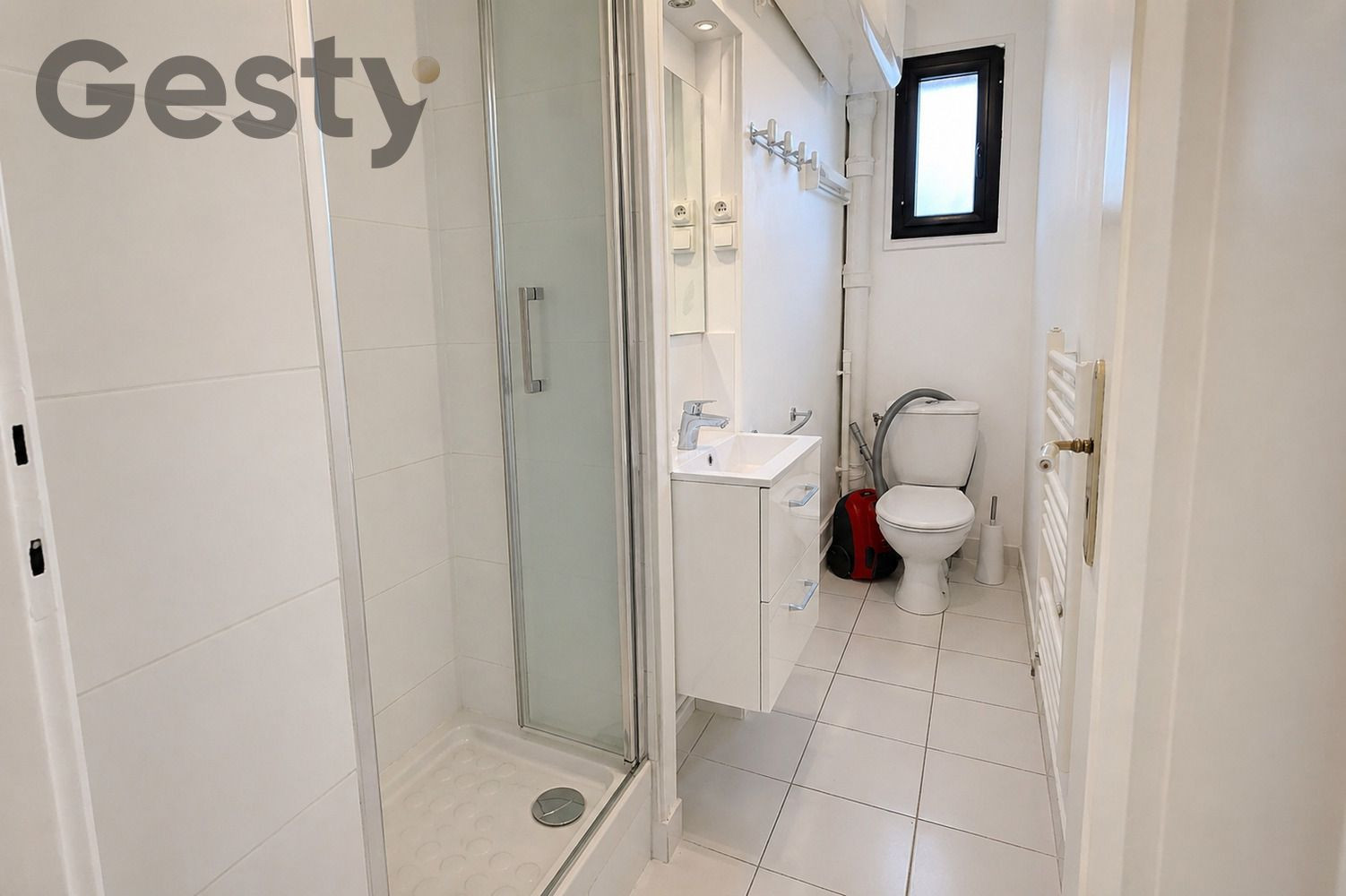 
                                                Vente
                                                 Grand studio, vue dégagée, idéalement placé