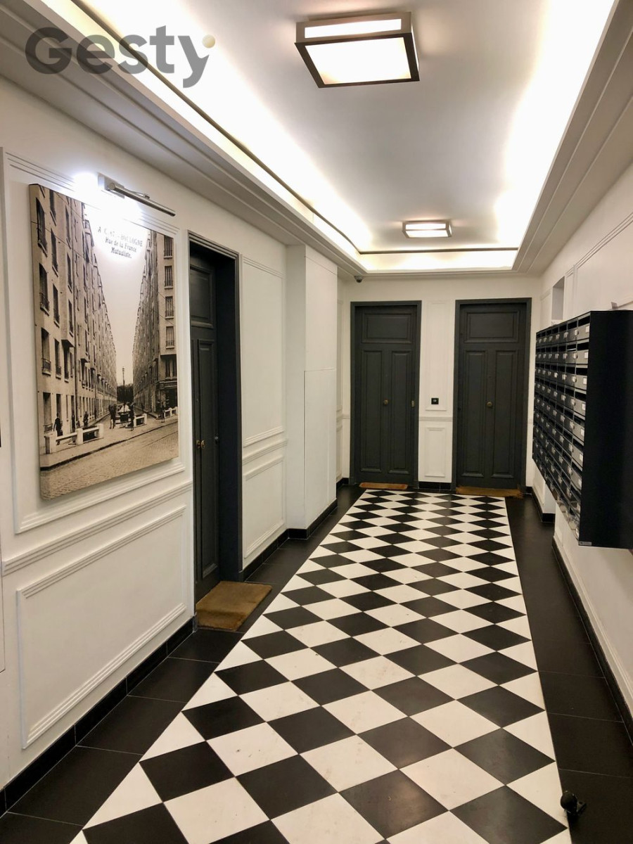 
                                                Vente
                                                 Grand studio, vue dégagée, idéalement placé
