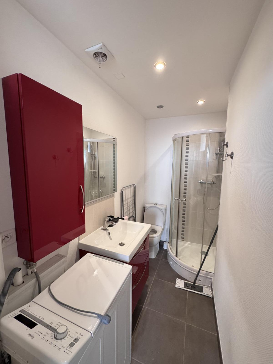 
                                                Location
                                                 Grand T1 bis 29m2 meublé à louer