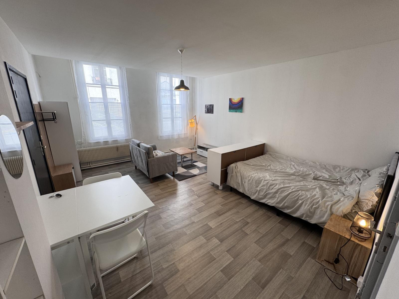 
                                                Location
                                                 Grand T1 bis 29m2 meublé à louer