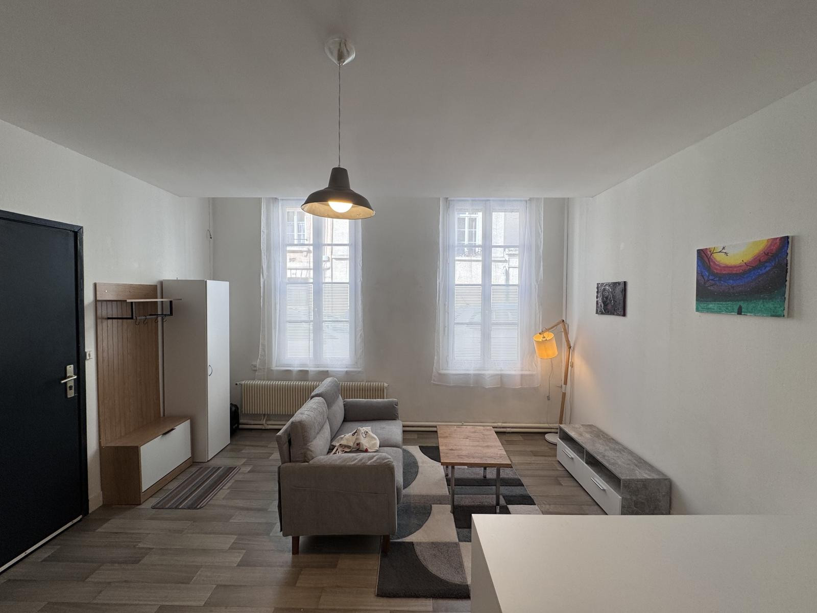 
                                                Location
                                                 Grand T1 bis 29m2 meublé à louer