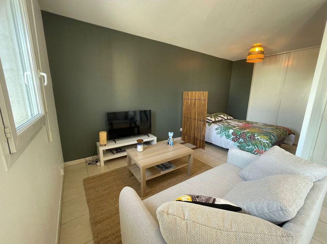 
                                                Location
                                                 Grand t1 bis avec box