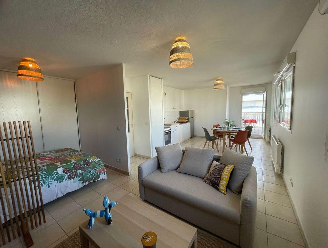
                                                Location
                                                 Grand t1 bis avec box