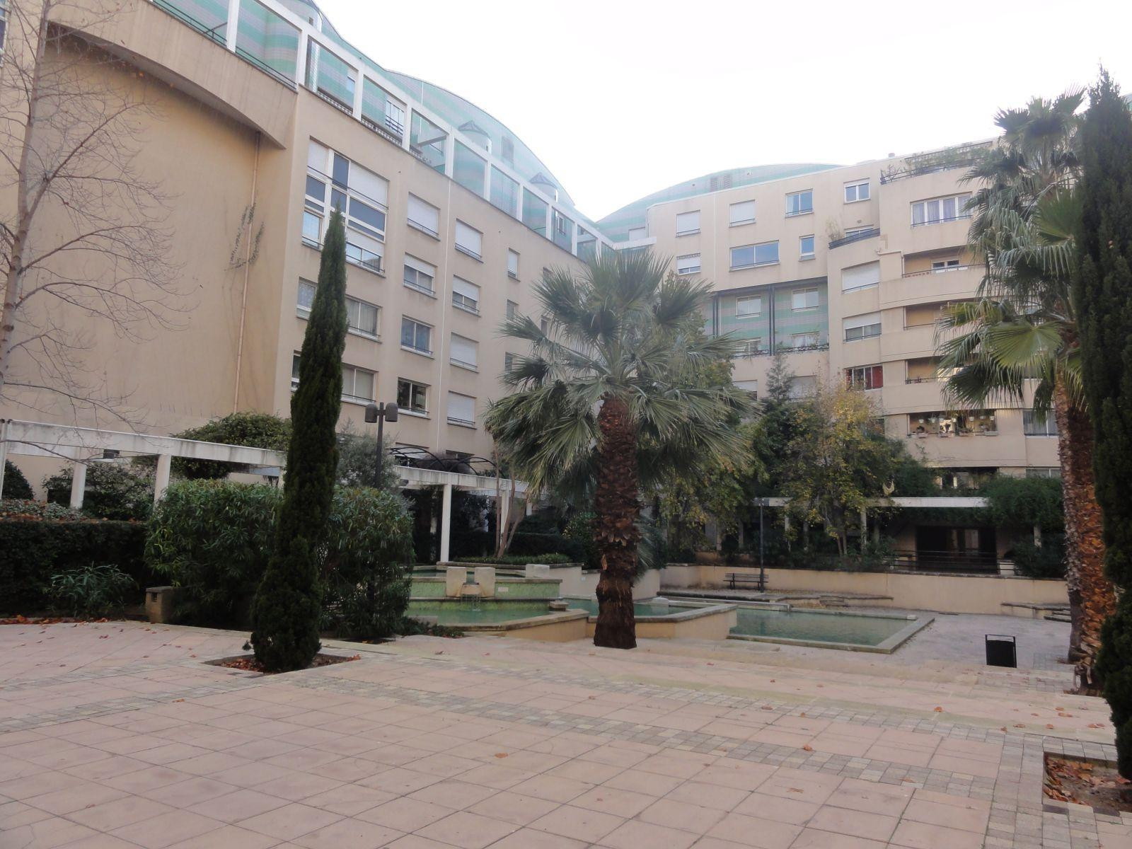 
                                                Location
                                                 Grand T1 equipé