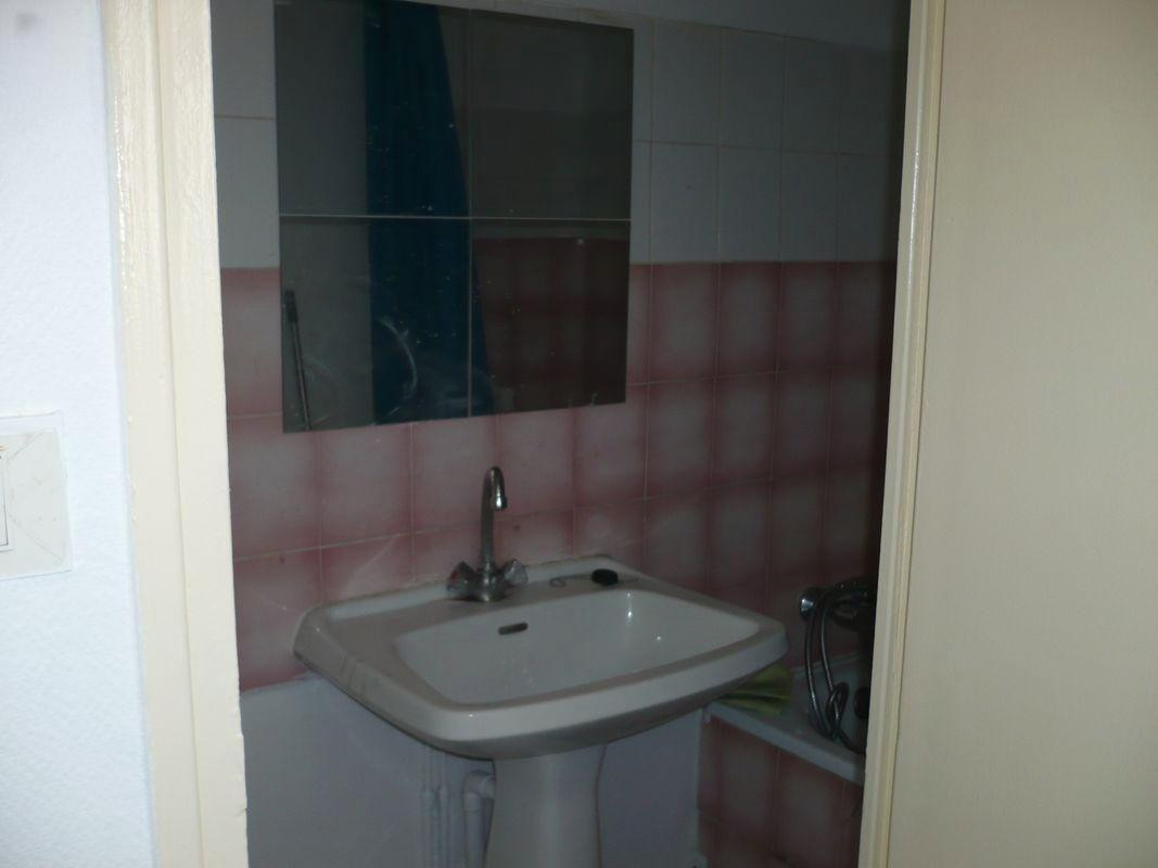 
                                                Location
                                                 Grand T1 meublé 30m² place Castellane