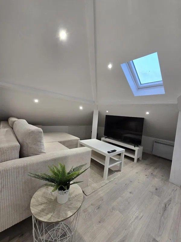 
                                                Location
                                                 Grand T1 meublé 40m² avec terrasse privative