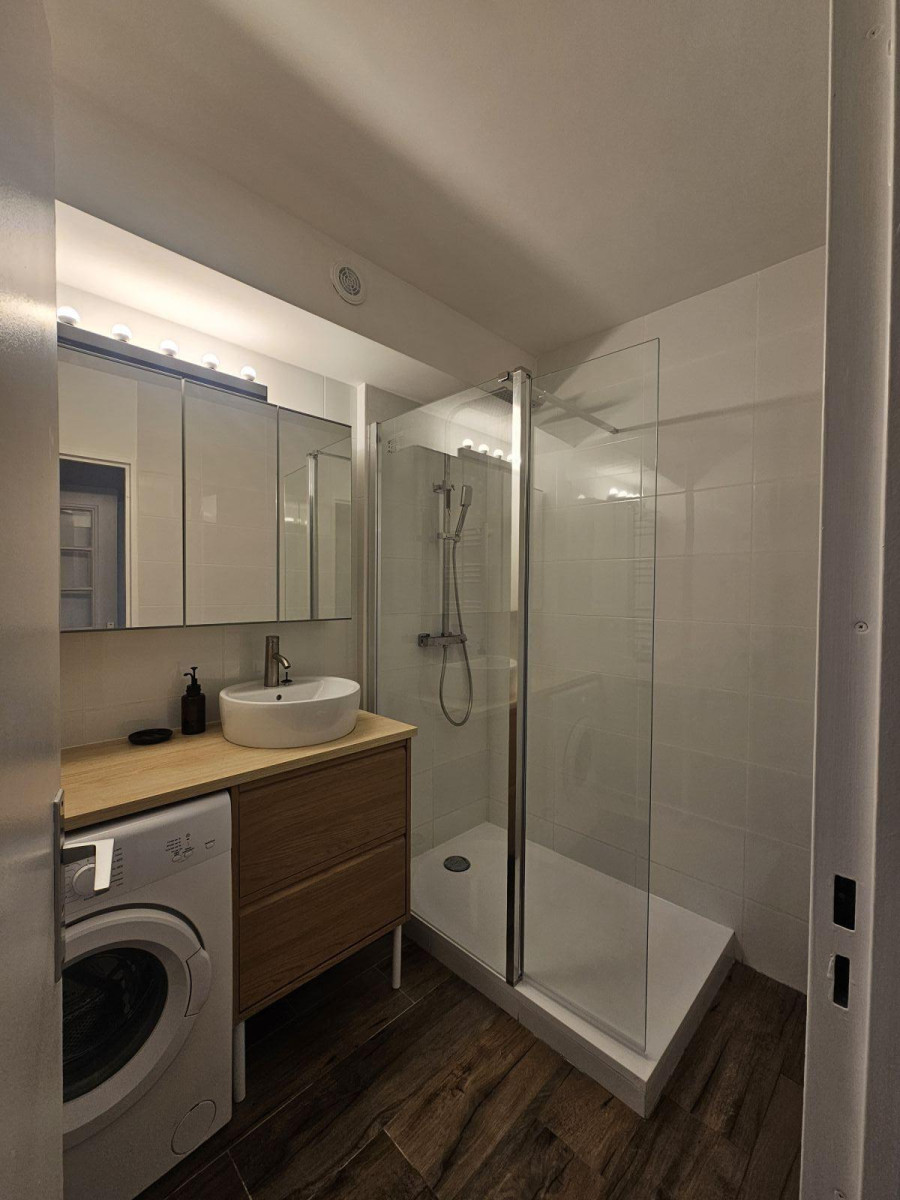 
                                                Location
                                                 Grand T1 meublé lumineux neuf 38M² hyper centre