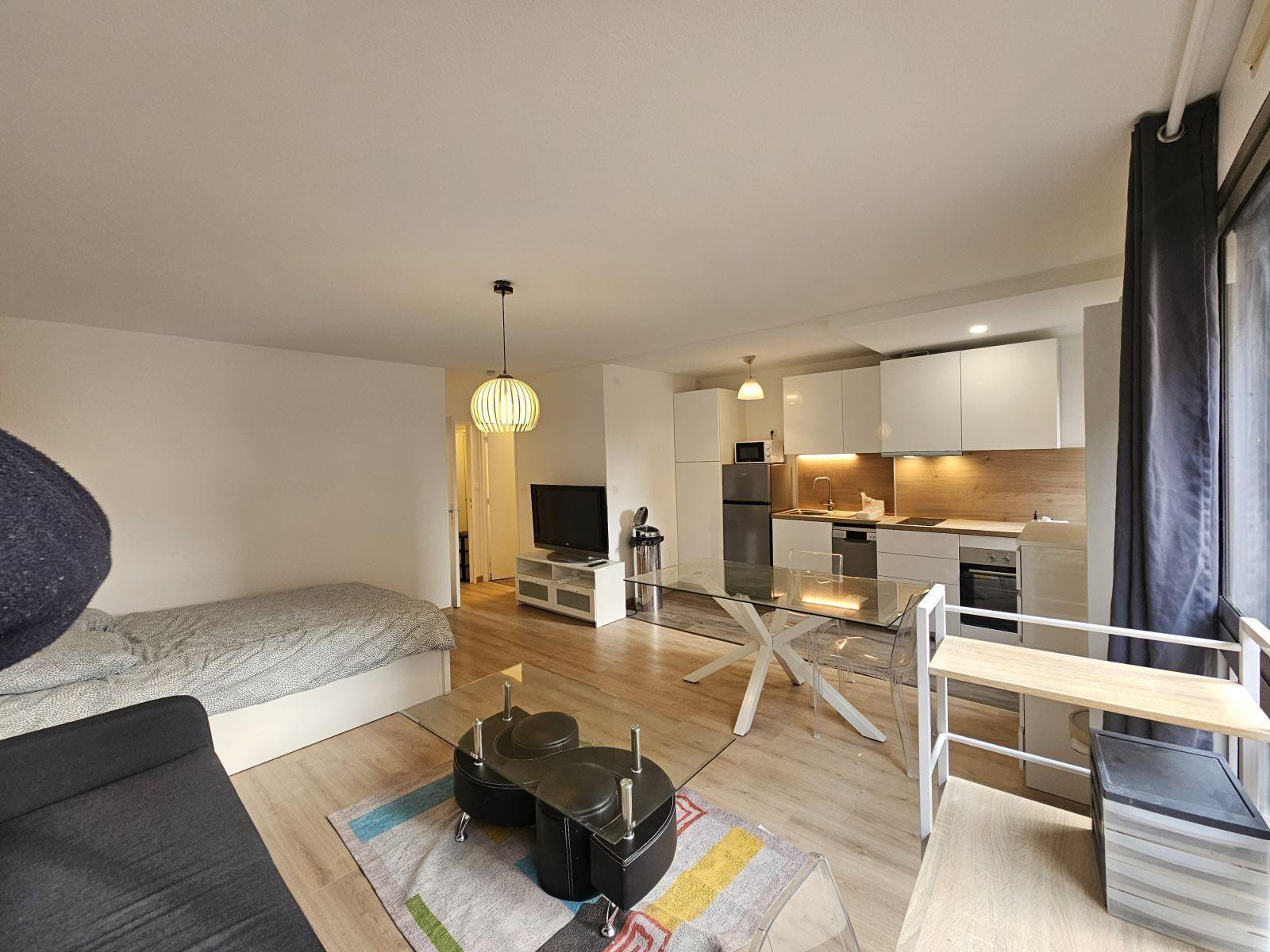 
                                                Location
                                                 Grand T1 meublé lumineux neuf 38M² hyper centre