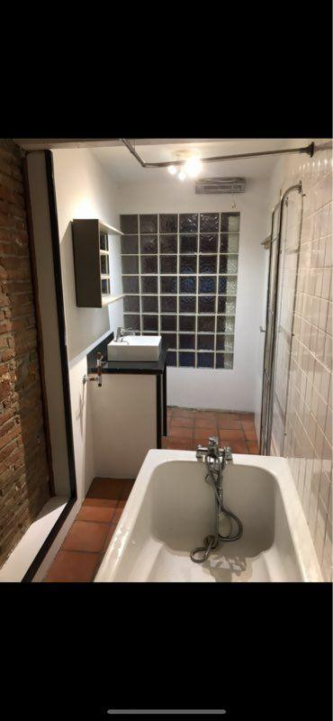 
                                                Location
                                                 Grand T2 70 m² proche Bourse et Dorade