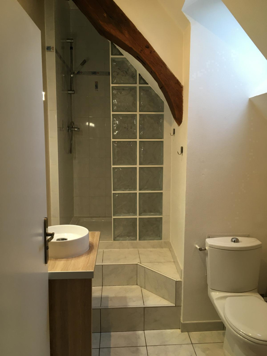 
                                                Location
                                                 Grand T2 atypique meublé