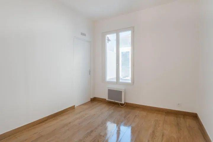 
                                                Location
                                                 Grand T2 avec terrasse de 50 m2 à Aubervilliers