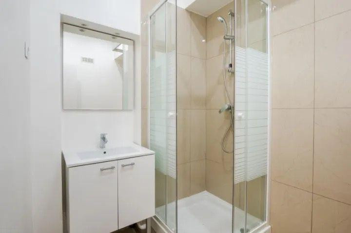 
                                                Location
                                                 Grand T2 avec terrasse de 50 m2 à Aubervilliers
