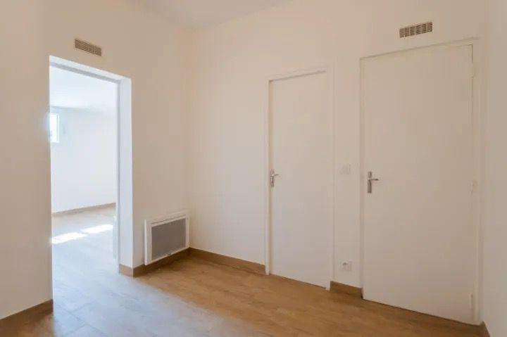 
                                                Location
                                                 Grand T2 avec terrasse de 50 m2 à Aubervilliers
