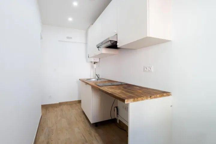 
                                                Location
                                                 Grand T2 avec terrasse de 50 m2 à Aubervilliers