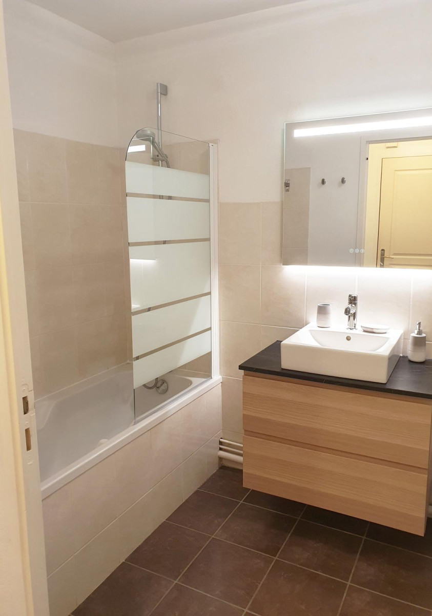 
                                                Location
                                                 Grand T2 de 47 m2 meublé récent,terrasse, au calme