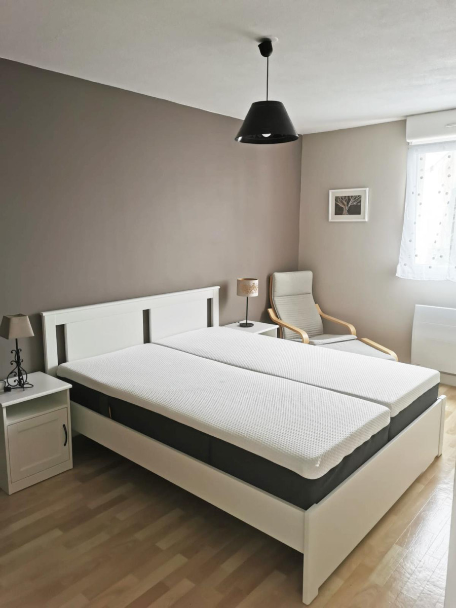 
                                                Location
                                                 Grand T2 de 47 m2 meublé récent,terrasse, au calme