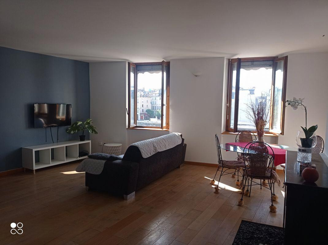 
                                                Location
                                                 Grand T2 de 56 m2 avec vue sur les montagnes