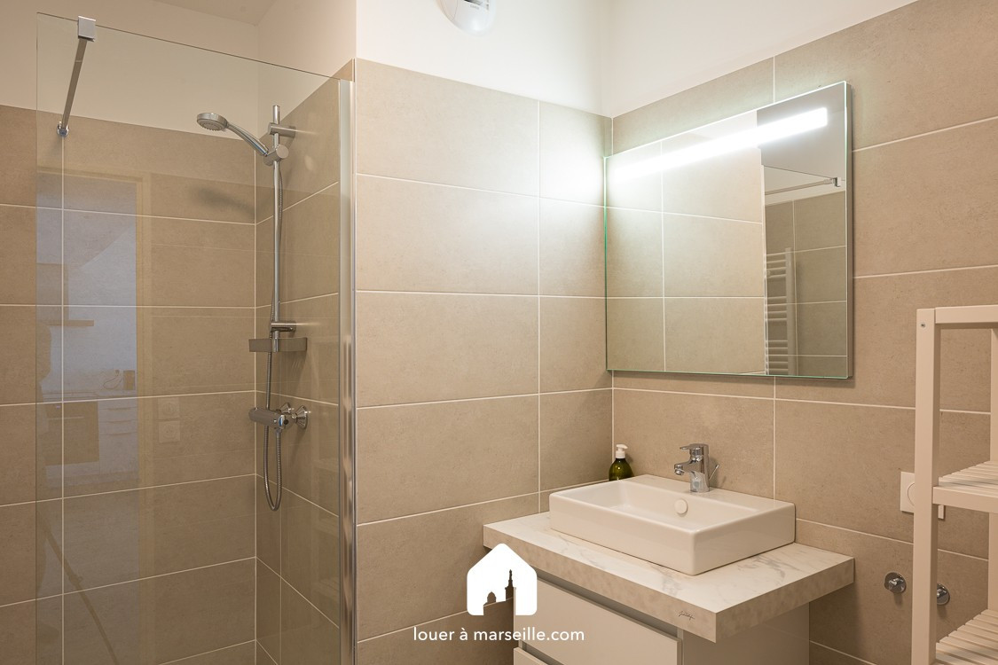 
                                                Location
                                                 Grand T2 de standing meuble