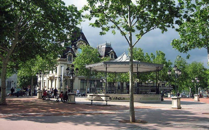 
                                                Location
                                                 Grand T2 lumineux de 80 m² avec balcon