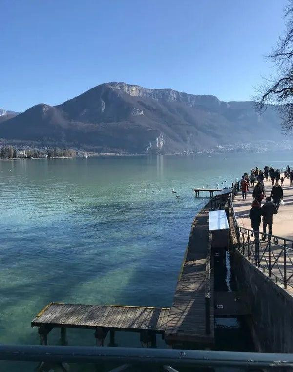 
                                                Location
                                                 Grand T2 meublé 61m² avec balcon