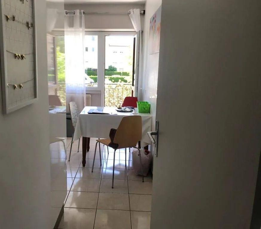 
                                                Location
                                                 Grand T2 meublé 61m² avec balcon