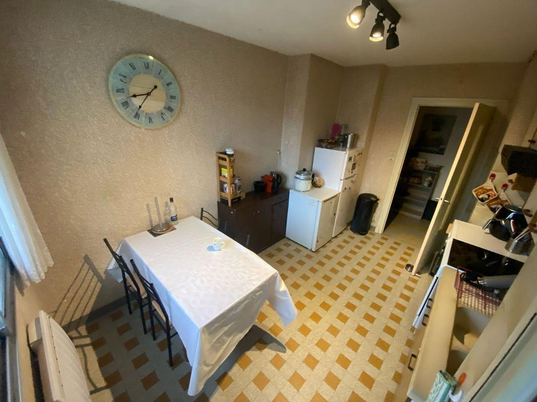 
                                                Location
                                                 Grand T2 meublé