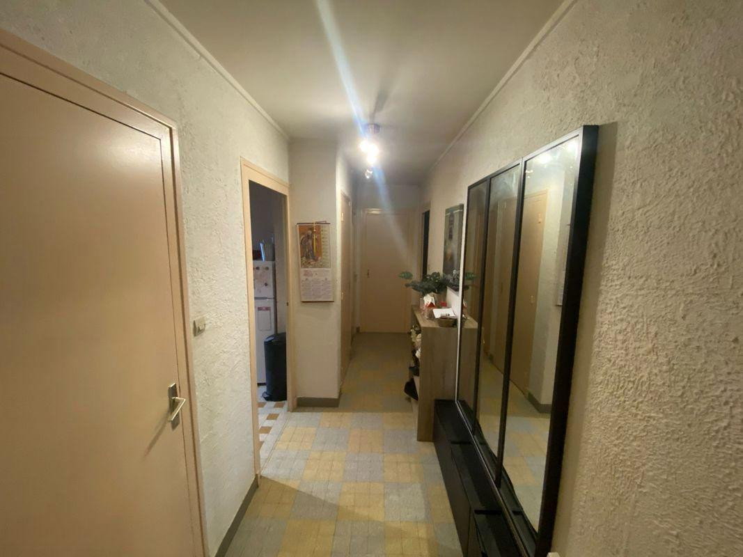 
                                                Location
                                                 Grand T2 meublé