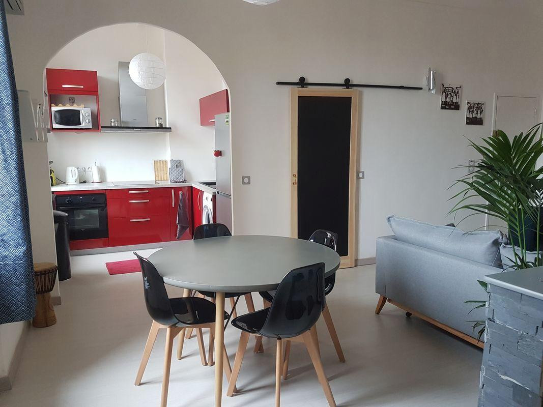 
                                                Location
                                                 Grand T2 meublé – Vue Vieux Port