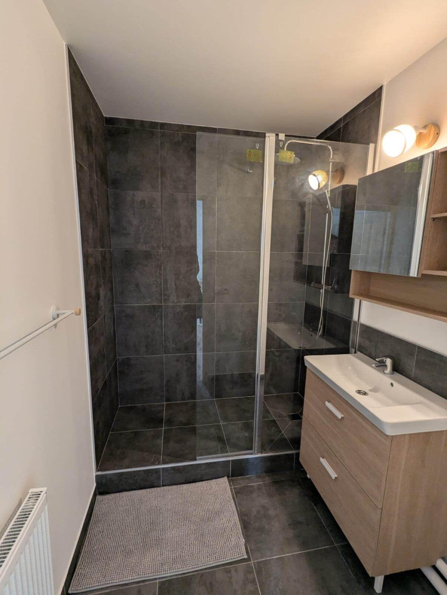 
                                                Location
                                                 Grand T2 refait à neuf de 52m² avec Terrasse