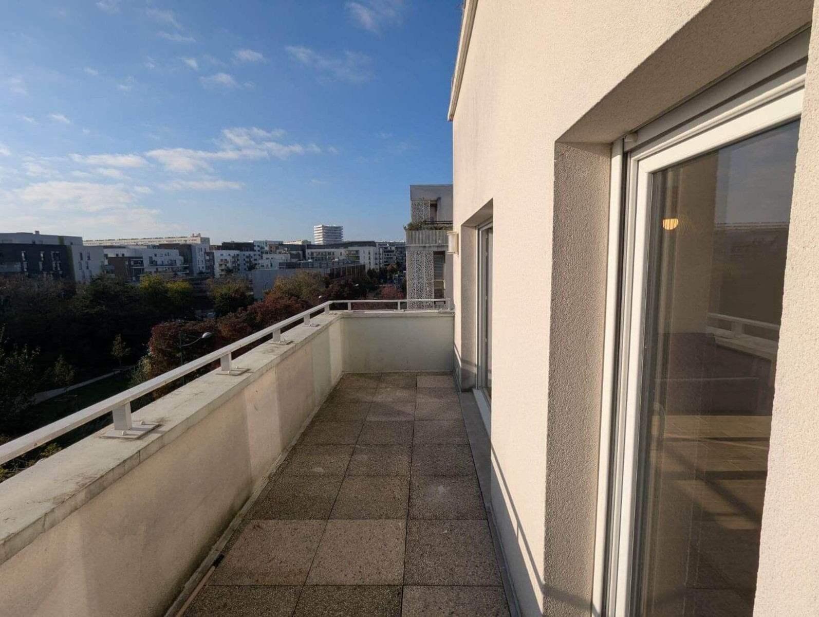 
                                                Location
                                                 Grand T2 refait à neuf de 52m² avec Terrasse